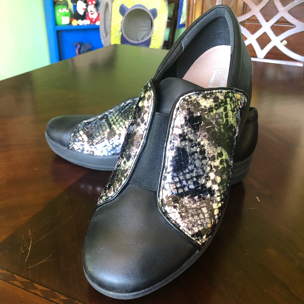 Black Sequin FitFlop Size 10 Slip On’s